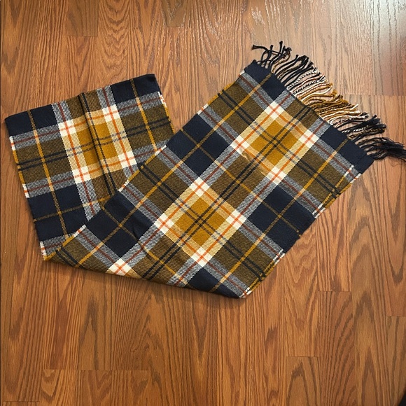 Old Navy Men’s Scarf - Picture 6 of 10